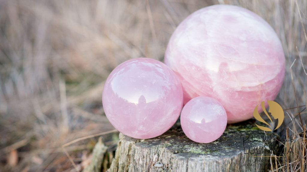 Zoom sur le Quartz Rose : Vertus et Significations
