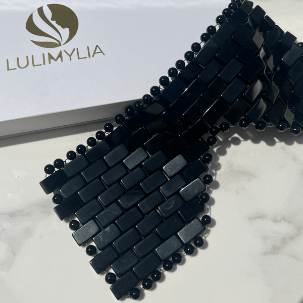 Masque en perle fine pour les yeux en obsidienne noire - Apaisement des yeux fatigués et réduction des cernes grâce aux propriétés régénérantes de l'obsidienne noire. Découvrez un soin délicat pour un regard lumineux et reposé LULIMYLIA